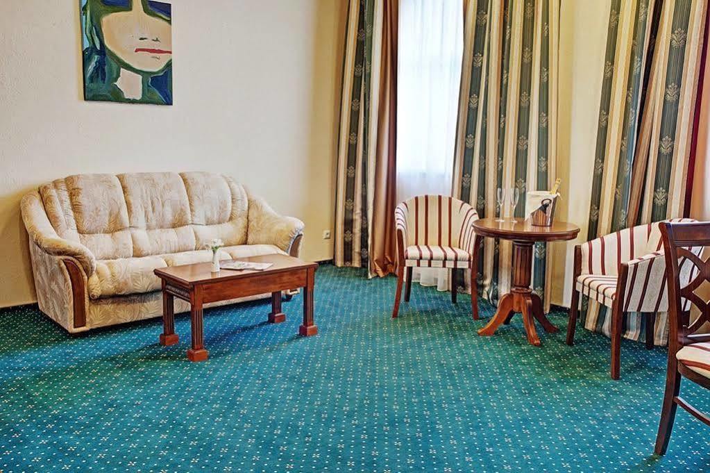 West Park Hotel Sofiivska Borshchahivka Eksteriør billede