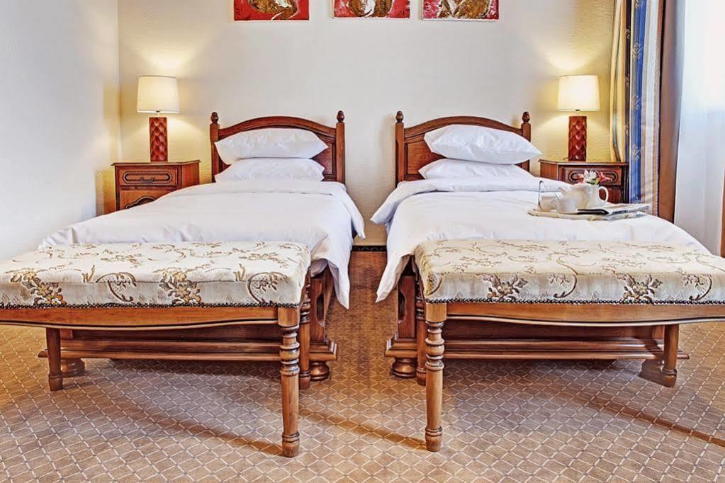 West Park Hotel Sofiivska Borshchahivka Eksteriør billede